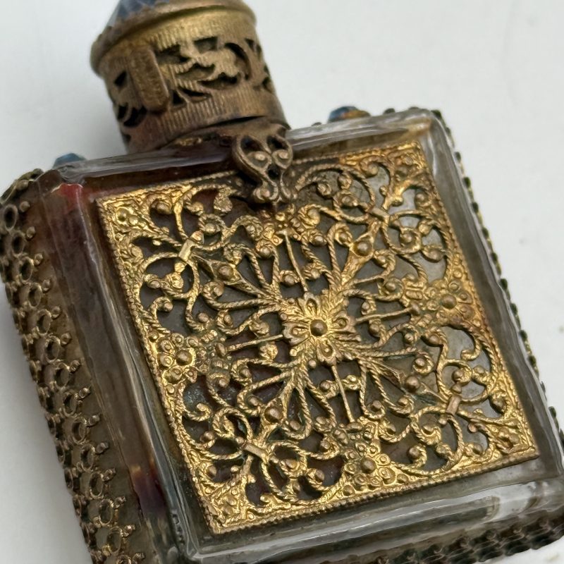 Parfüm Şişesi